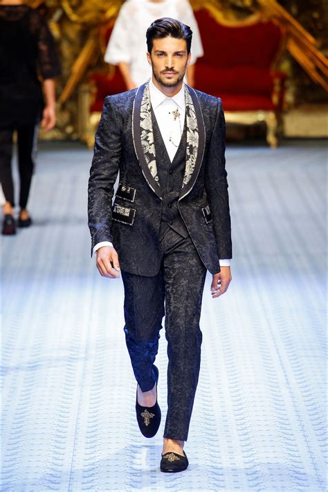 abito uomo dolce gabbana prezzo|Dolce and Gabbana.